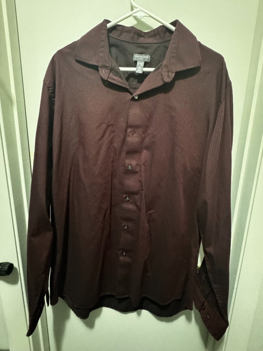 Van Heusen Men's Dress Shirt Burgundy XL 17-17.5, FLEX